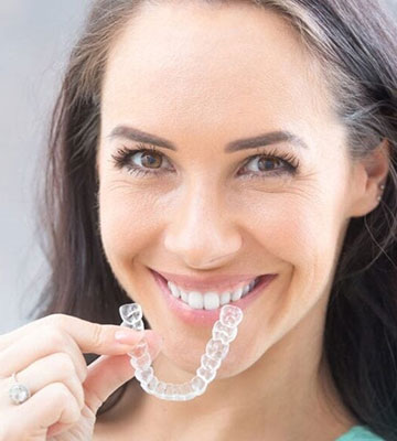 img-chawlaorthodontics-treatment-invisalign-adult-01