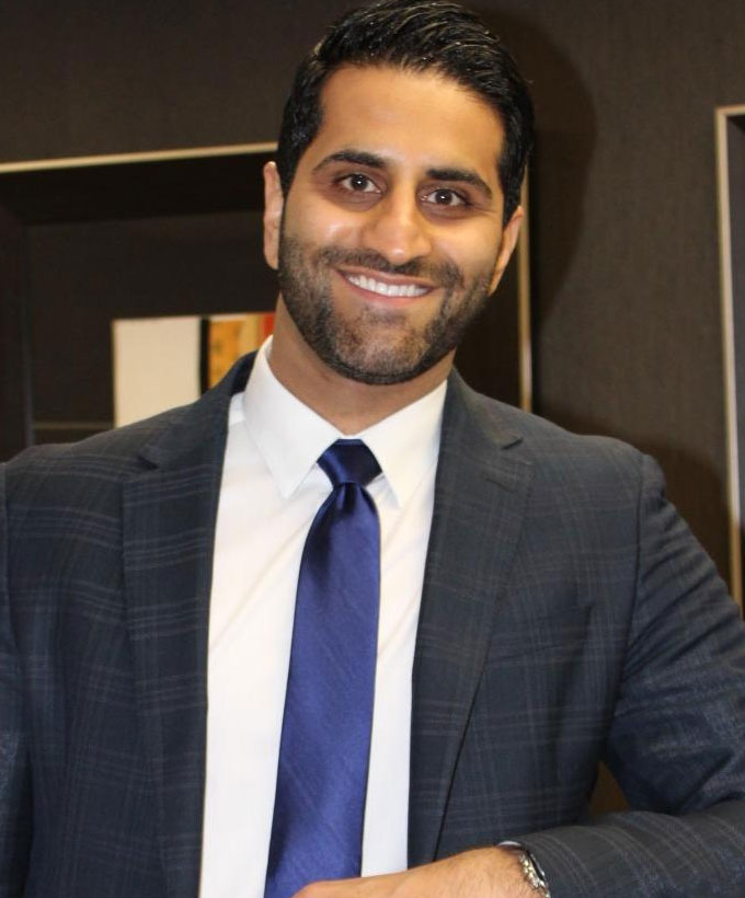 img-home-chawlaorthodontics-meetthedoctor